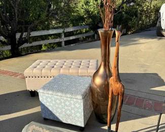 CT114Storage Benches, Tall Vase, Giraffe  Area Rug