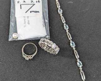CT182VCollection Of Jewelry Pieces, Two Rings, A Bracelet And Loose Pearl