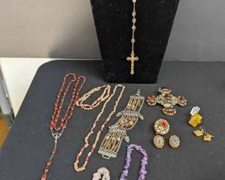 CT154Vintage Religious And Fashion Jewelry Pieces