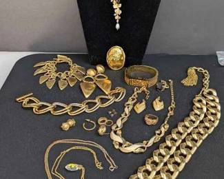 CT155Bold Vintage Gold Toned Fashion  Costume Jewelry