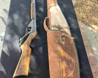 CT137Daisy Red Ryder Lever Action BB Gun With Leather Case