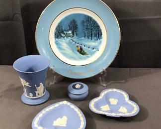 Lot 119: Vintage Wedgwood