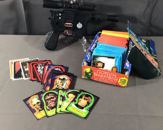Lot 139: Vintage Topps 1977 Star Wars Trading Cards 