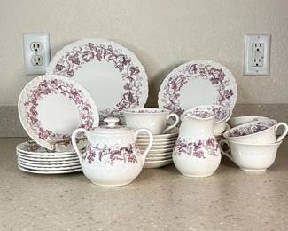 Wedgwood Old Vine Dish Set