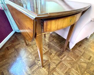 Kittinger Colonial Williamsburg Mahogany Drop-Leaf Pembroke Table with Drawer