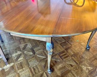 Kittinger Buffalo Colonial Williamsburg Mahogany Drop-Leaf Dining Table, Pattern CW-77B, with Brass-Mounted Cabriole Legs & Pad Feet