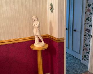 Neoclassical Giltwood Pedestal Display Stand with Tripod Base