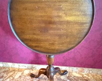 Kittinger Buffalo Mahogany Oval Pedestal Occasional Side Table
