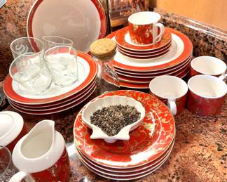 American Atelier at Home “Renaissance 5427” Red & Gold Porcelain Dinnerware Set