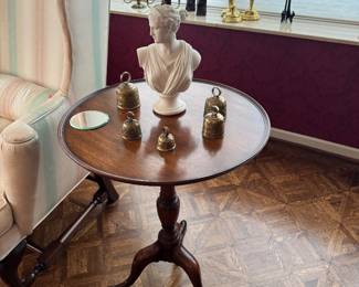 Georgian-Style Mahogany Round Pedestal Side Table with Tripod Base