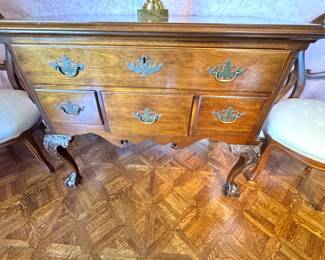 Kittinger Colonial Williamsburg Mahogany Chippendale Lowboy / Dressing Table with Ball-and-Claw Feet