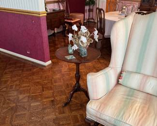 Round Mahogany Pedestal Accent Table with Tripod Cabriole Legs