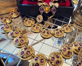 Ornate Gold-Tone Three-Piece Parure with Purple Cabochon Stones – Necklace, Bracelet & Earrings