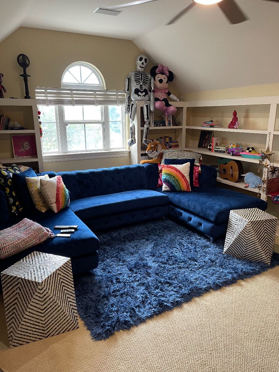 Bblue velvet sectional $800  EUC 126” wide 