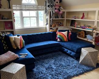 Bblue velvet sectional $800  EUC 126” wide 