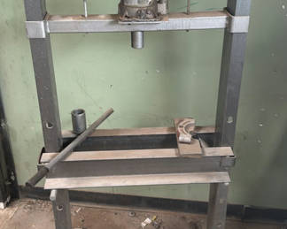 Lot 59: Central Machinery 20 Ton Hydraulic Shop Press
