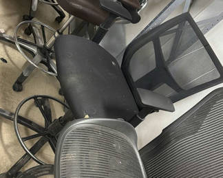 Lot 69: Assorted Office and Drafting Chairs