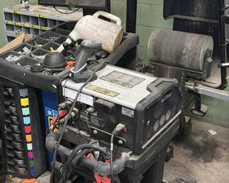 Lot 410: GM Midtronics DCA-8000 Diagnostic Charging System and Wheel Balancer Equipment