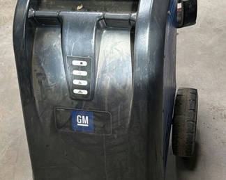 Lot 57: GM Dealer Equipment Battery Diagnostic and Charge Station EL-52800