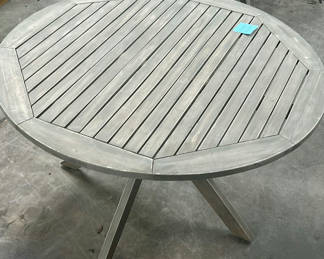 Lot 200: Round Outdoor Dining Table