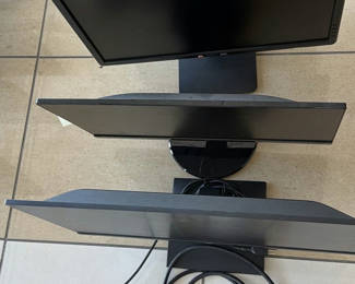 Lot 95: Dell and ViewSonic Computer Monitors