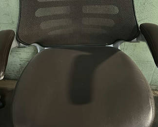 Lot 227: Mesh Back Rolling Office Chair