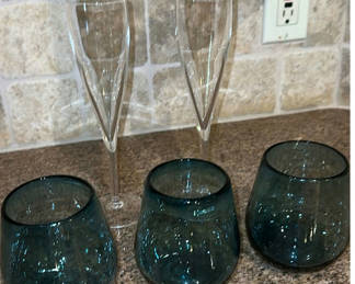 Lot 307: Assorted Drinking Glasses Set
