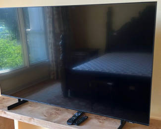 Lot 16: Samsung Flat Screen Television with Remote
