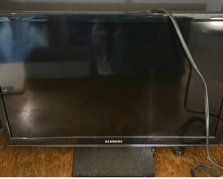 Lot 312: Samsung UN24H4500 24-Inch Television