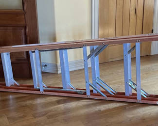 Lot 45: Husky Folding Step Ladder