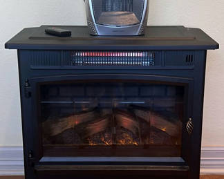 Lot 10: Duraflame Electric Fireplace Heater with Remote