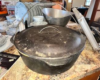 VERY LARGE "LODGE" CAST IRON DUTCH OVEN