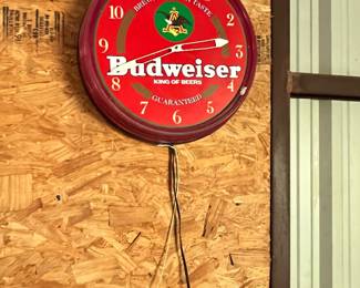 GREAT LIGHTED BUDWEISER CLOCK!