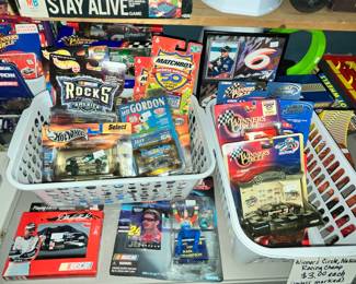 LOTS OF NASCAR DIE CAST CARS