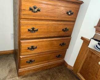 OAK 4-DRAWER CHEST