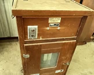VERY NICE LEAHY INCUBATOR!