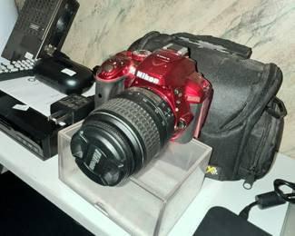 NIKON D5300 DIGITAL SLR CAMERA & CASE