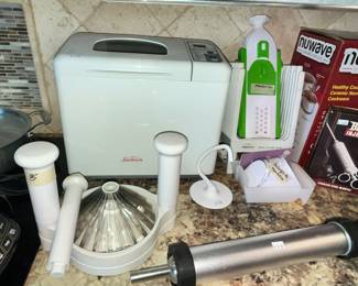 SUNBEAM BREAD MAKER