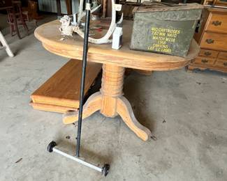 OAK TABLE