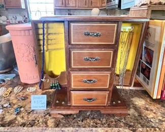 SMALL JEWELRY CHEST