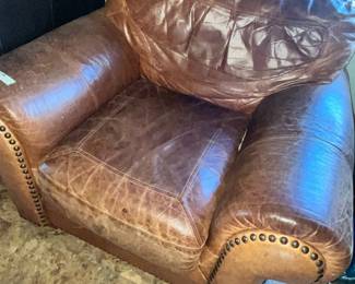 BIG LEATHER CHAIR