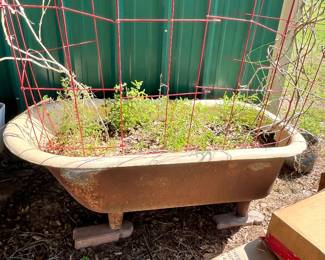 IRON CLAWFOOT TUB