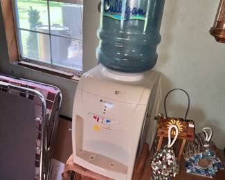 WATER DISPENSER
