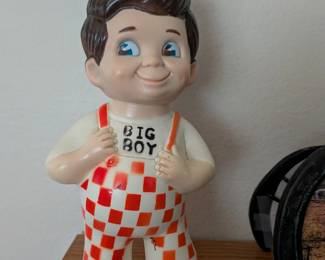 Home of the original double-deck hamburger, classic cruise nights, and the friendliest smile in Southern California."