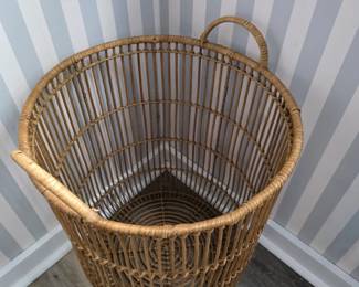 Large round rattan basket hamper with woven side handle