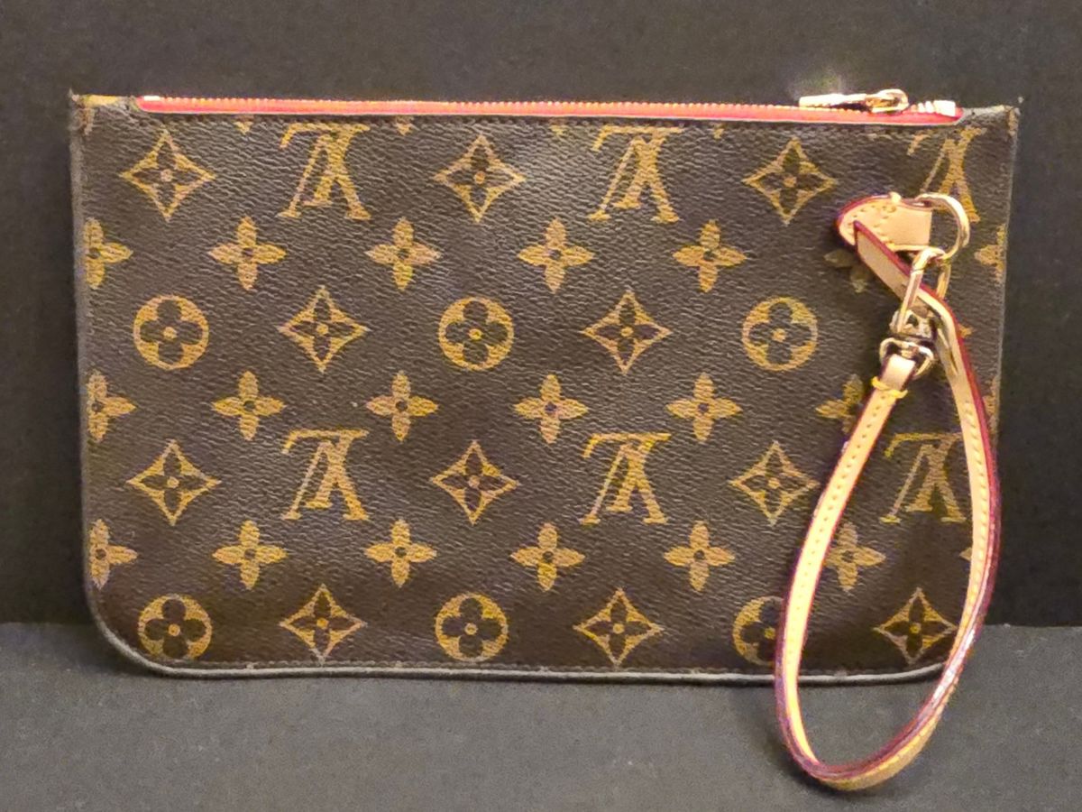 Louis Vuitton Neverfull MM Monogram Pouch