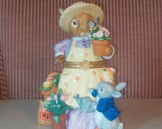 CWC Mother Rabbit with Child Hinged Trinket Box