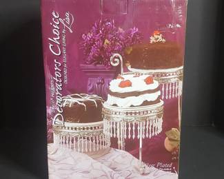 Davco Decorators Choice Three-Part Foldable Cake Display with Crystal Beaded Fringe