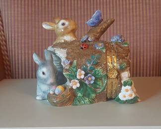 CWC Porcelain Happy Easter Bunny Rabbit Vegetable Garden Hinged Trinket Box