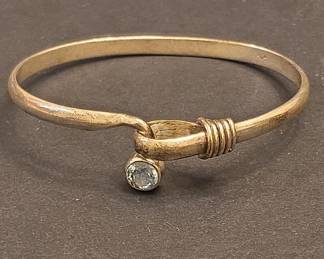 Sterling Silver Hook-and-Eye Bangle with Bezel-Set Aquamarine Stone